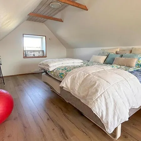 2 Bedroom Gorgeous In *